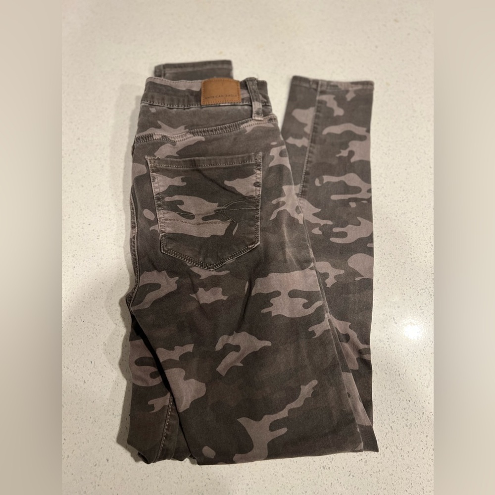 Camo Jegging/Skinny Jean NEVER WORN (no tag) American Eagle size 6